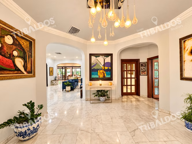 Casa en Alquiler en Altos del Golf, Panamá | Ideal para Embajadas y Residencias Diplomáticas