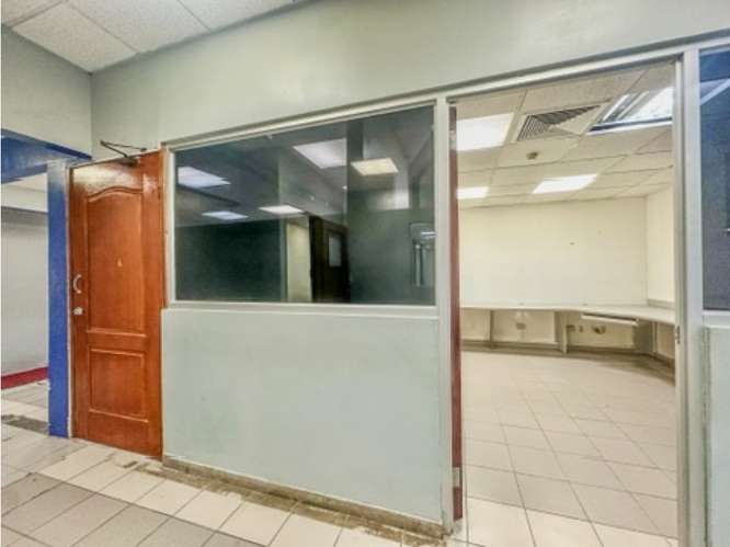 Alquiler de Local Comercial en Parque Lefevre