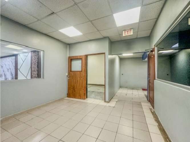 Alquiler de Local Comercial en Parque Lefevre