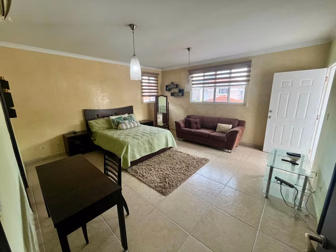 Se Vende Hermosa casa en el Res. Altos del Country - Altos de Panamá.