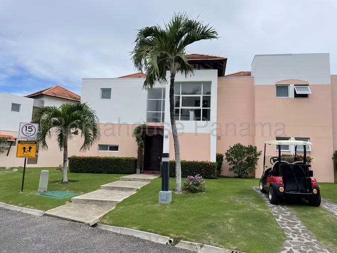 Vendo Casa de 184.85m2 en Cocle Costa blanca Vereda Las Veraneras. Golf Resort Decameron TH10