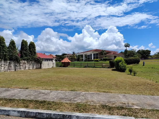 Terreno Listo para Construir en Comunidad Cerrada en Nueva Gorgona - Imagen 2