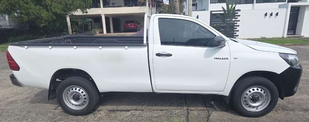  HILUX 2024  4X4 CABINA SENCILLA  EN 24,995 al CRÉDITO o CONTADO