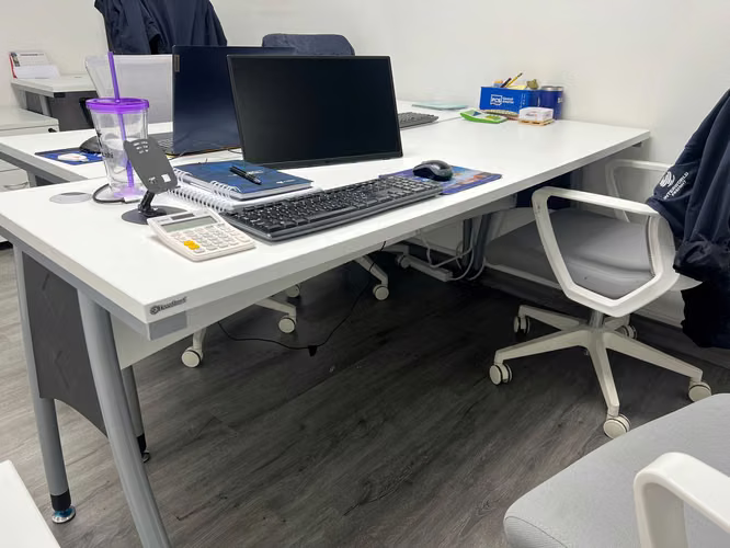 Lote de 9 Escritorios de Oficina (Se Vende Todo Junto) – ¡Ideal Remate!
