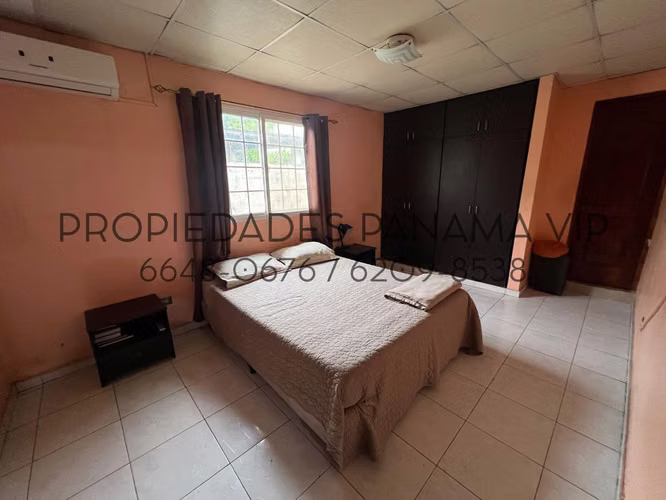 CASA para la VENTA en La Chorrera, con salida a la autopista 