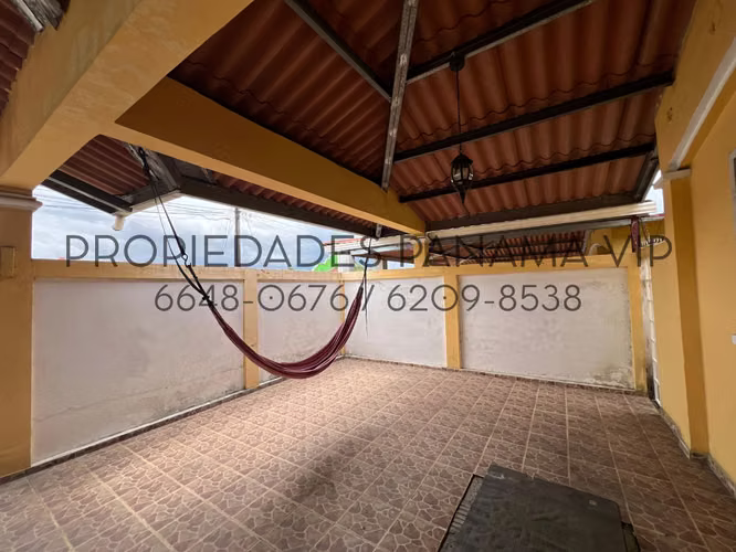 CASA para la VENTA en La Chorrera, con salida a la autopista 