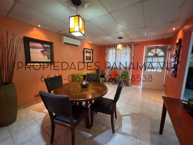CASA para la VENTA en La Chorrera, con salida a la autopista 