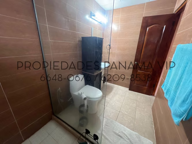 CASA para la VENTA en La Chorrera, con salida a la autopista 