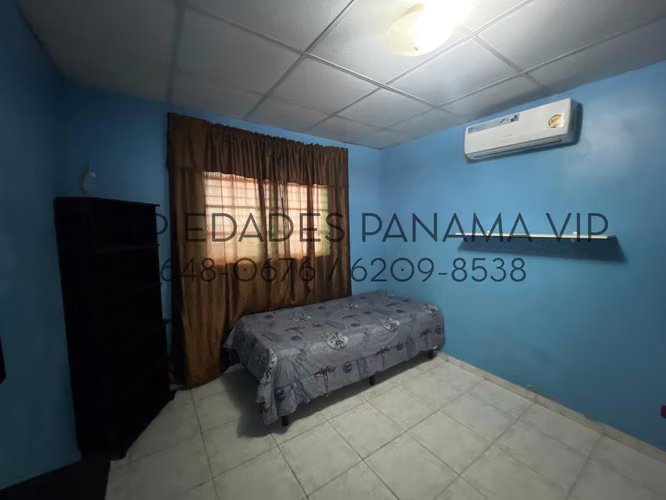 CASA para la VENTA en La Chorrera, con salida a la autopista 