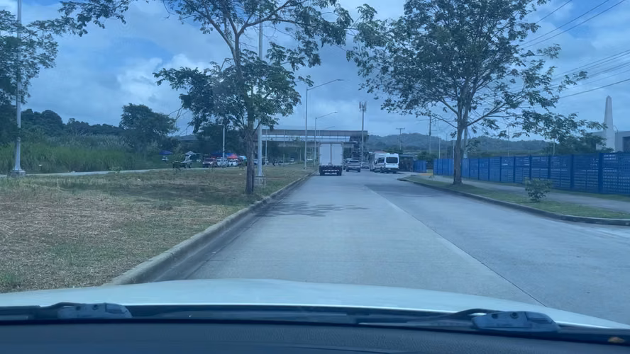Terrenos comerciales frente a la Ciudad de la Salud desde 2.4 ha - Imagen 1