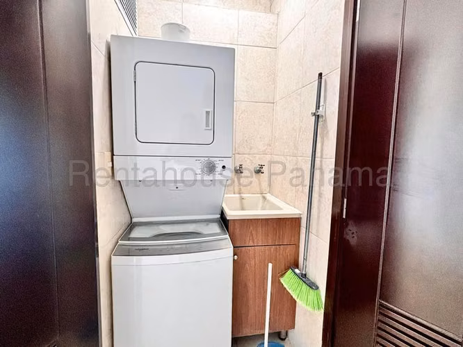 Alquiñp apartamento Avenida Balboa CR27-2651