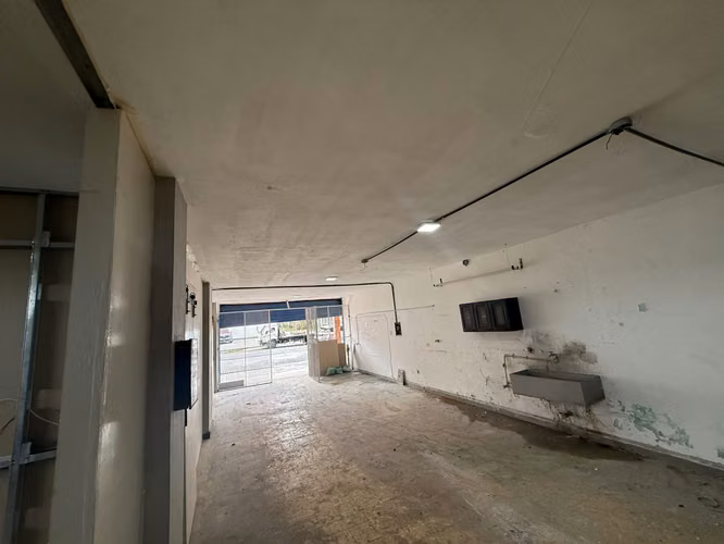 Local comercial frente a Caycat de Rio Abajo, calle 4 (Discovery Center) - Imagen 2
