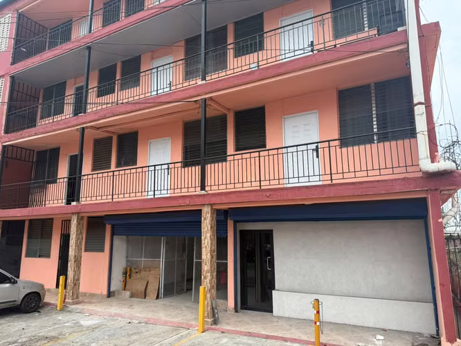 Local comercia frente a Caycat de Rio Abajo, calle 4 (Discovery Center)