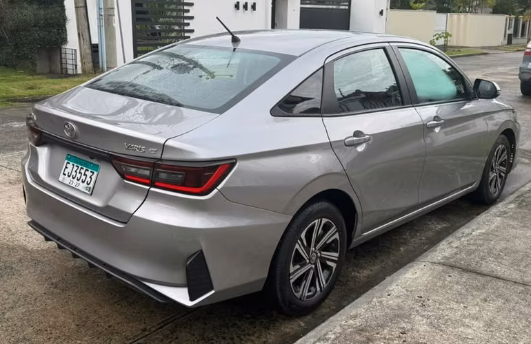 YARIS 2024 AUTOMATICO EN 16,795  al Crédito o al  Contado... - Imagen 7
