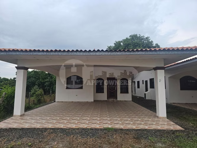Sale of house in La Huaca de Guararararé, Los Santos. MB