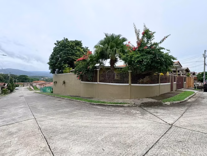For sale beautiful apartment in Brisas del Golf Occidental
