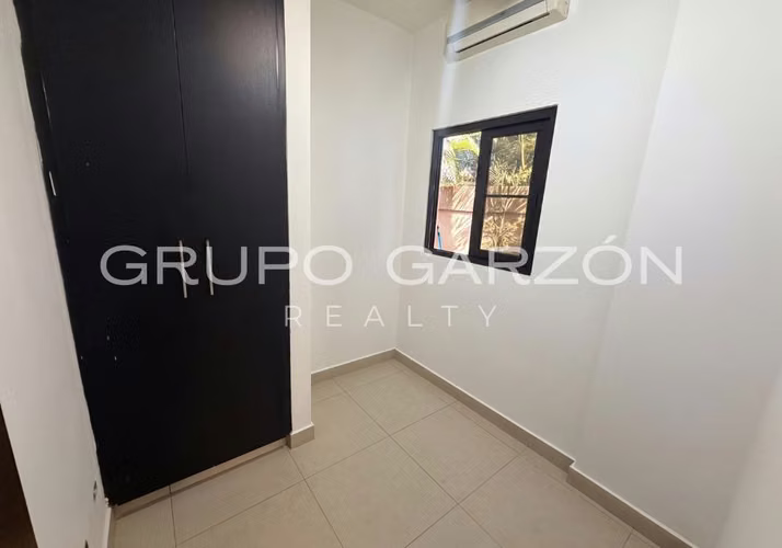 Casa Familiar en Venta en Costa Sur - 361 m² Cerca de Escuelas Internacionales