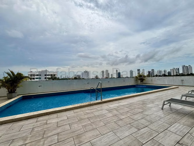 Sell Apartment in Altos del Golf LC25-9477