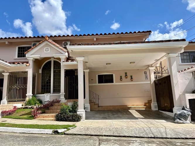 Se Vende Acogedora casa en Res. Corona Gardens - Betania. - Imagen 2