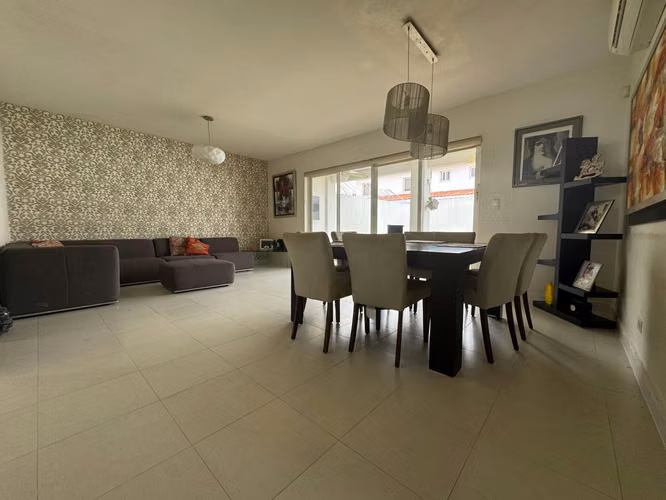 Se Vende casa de esquina en el Residencial Quintas de Versalles - Juan Díaz. - Imagen 2