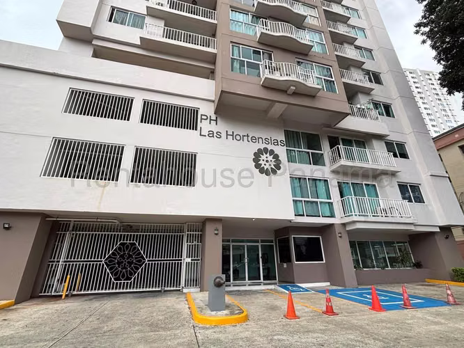 Apartamento en Venta en PH LAS HORTENCIAS 27MGO1484