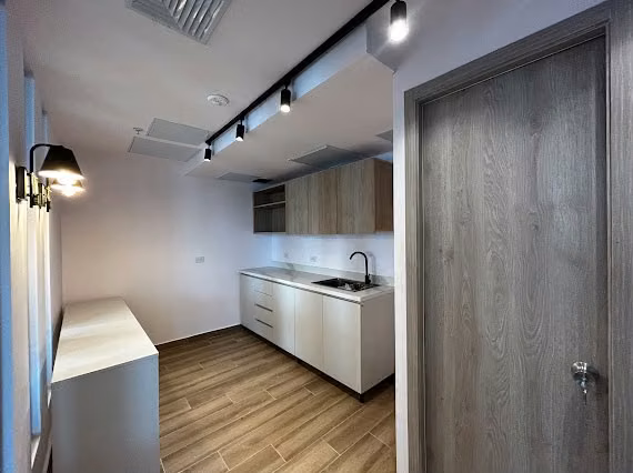 Se alquila oficina amoblado | Costa del Este, Financial Park | 154 m2 - Imagen 9