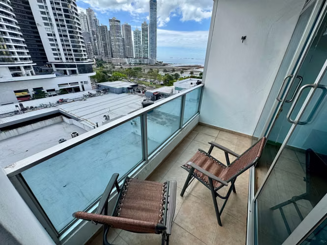 1 HAB · 100 M² · $189,000 · BAYFRONT TOWER · AV. BALBOA - Imagen 3
