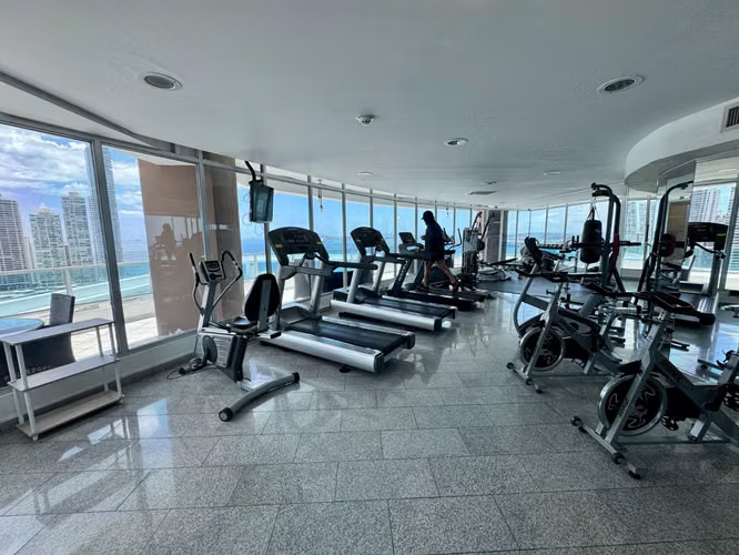 1 HAB · 100 M² · $189,000 · BAYFRONT TOWER · AV. BALBOA - Imagen 16