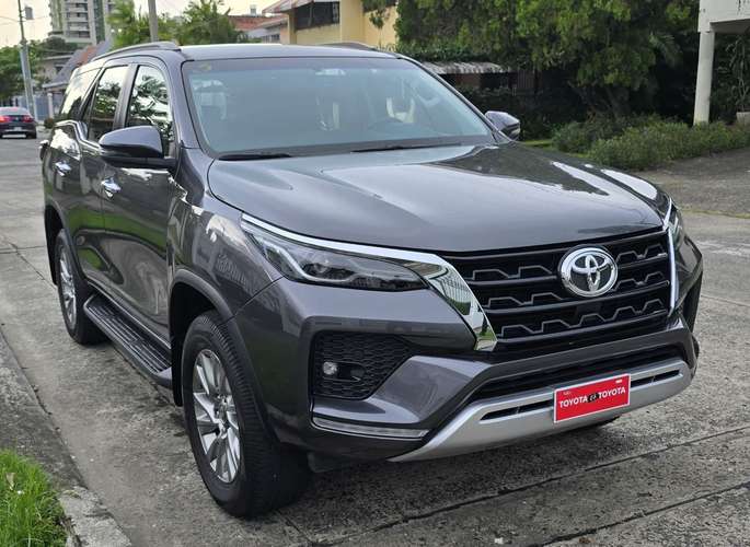  FORTUNER 2023  4X4 AUTOMATICO EN 41,495 al CREDITO o al contado.. - Imagen 2
