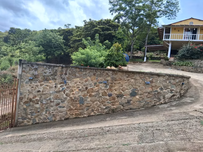 Casa de madera de 2 pisos con terreno de 4,262 m² en Chepo - Imagen 3