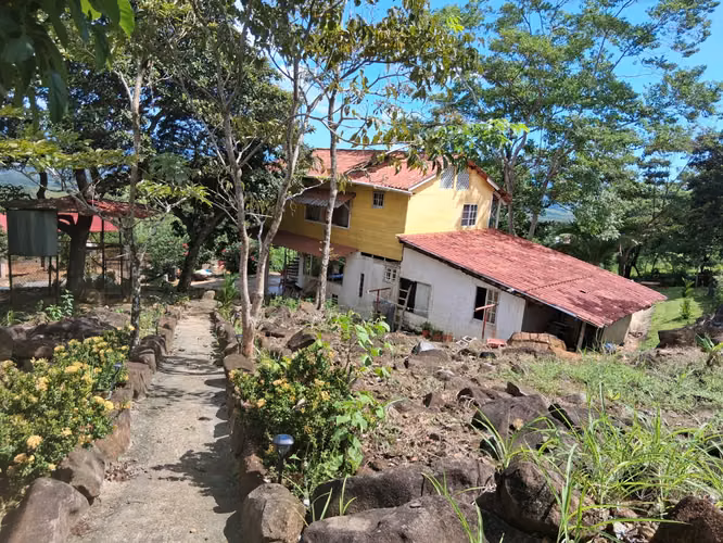 Casa de madera de 2 pisos con terreno de 4,262 m² en Chepo - Imagen 6