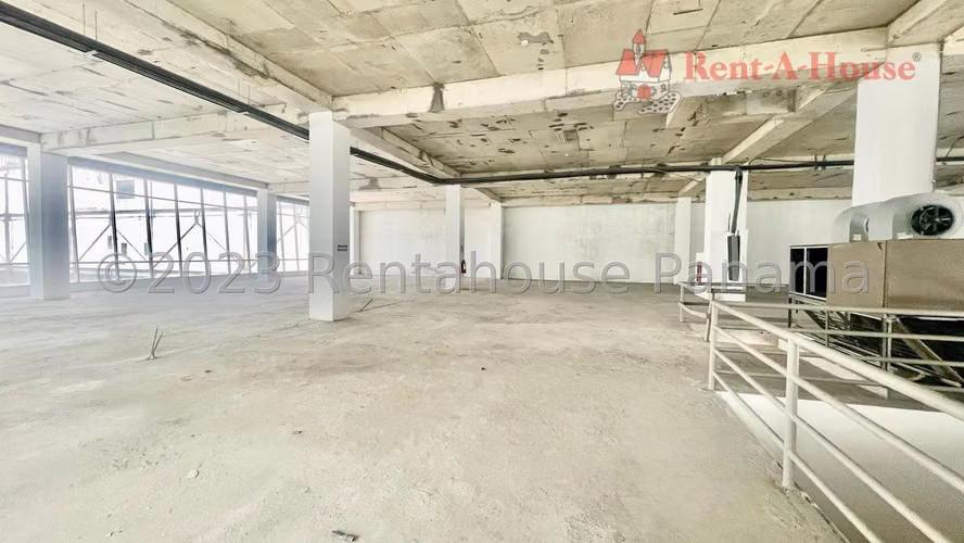 Venta de Galera  de 7 Locales un Edificio Comercial en Colon 27*1760Mfk - Imagen 8