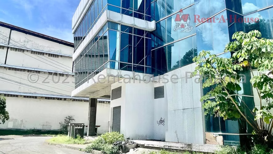 Venta de Galera  de 7 Locales un Edificio Comercial en Colon 27*1760Mfk - Imagen 14