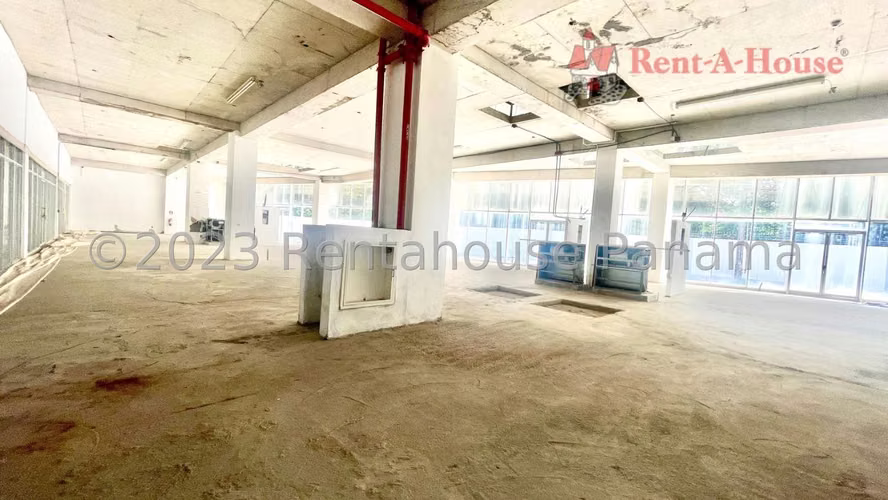 Venta de Galera  de 7 Locales un Edificio Comercial en Colon 27*1760Mfk - Imagen 5