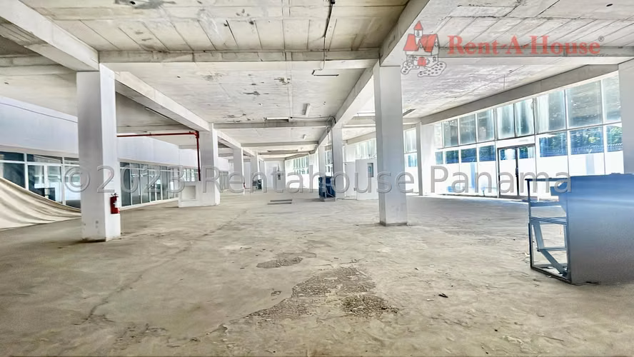 Venta de Galera  de 7 Locales un Edificio Comercial en Colon 27*1760Mfk - Imagen 10