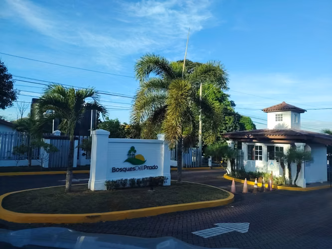 REMATO Hermosa Casa Tipo Chalet en Bosques del Prado, Arraiján Garita 24/7 Terraza y Patio 200m