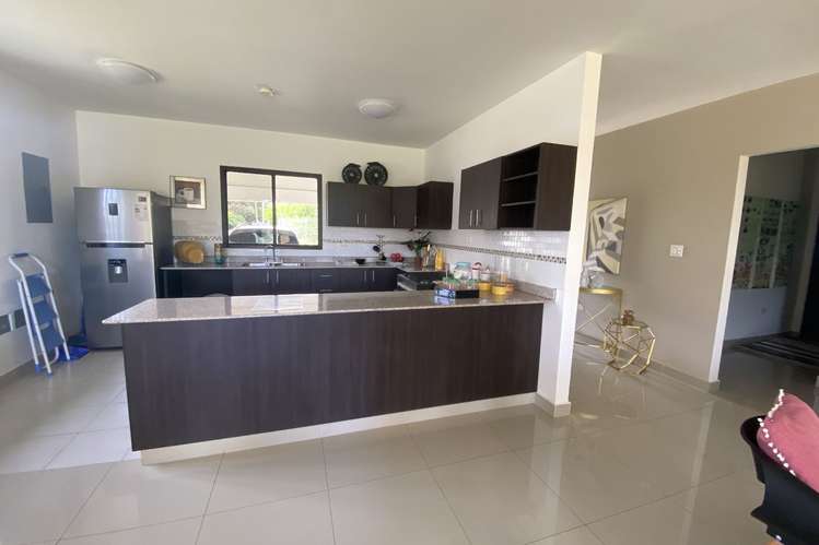 273026. Se vende casa en preventa, 3 recámaras, 2.5 baños, 168.80m construcción y 677m terreno.
