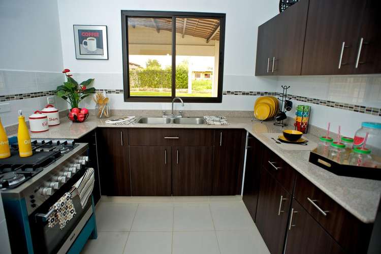 273026. Se vende casa en preventa, 3 recámaras, 2.5 baños, 168.80m construcción y 677m terreno.