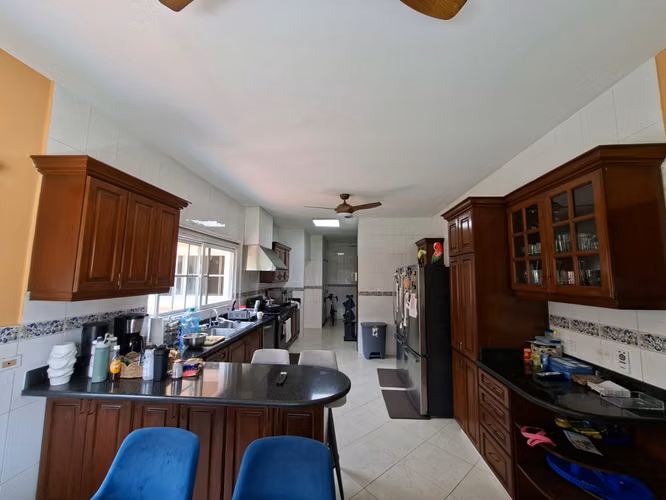 272200. Se alquila increible casa con 6 recámaras, 6.5 baños, piscina. 1.259m de terreno - Imagen 7