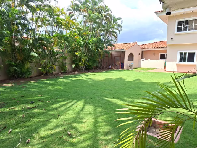 272200. Se alquila increible casa con 6 recámaras, 6.5 baños, piscina. 1.259m de terreno - Imagen 11