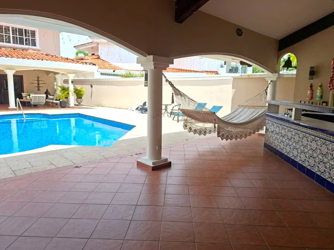 272200. Se alquila increible casa con 6 recámaras, 6.5 baños, piscina. 1.259m de terreno - Imagen 13