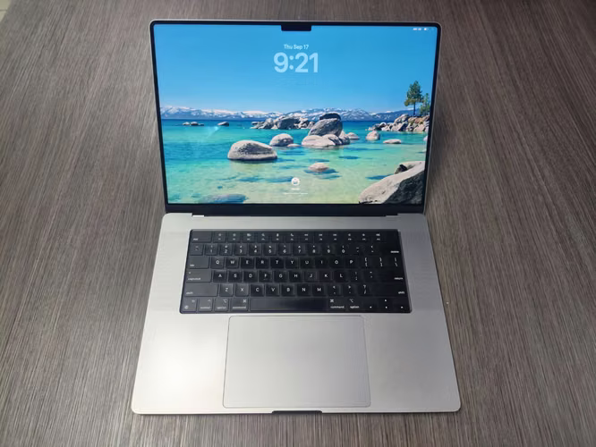 MacBook Pro 16” M2 Pro — 32 GB RAM / 1 TB SSD