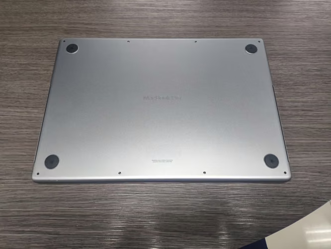 MacBook Pro 16” M2 Pro — 32 GB RAM / 1 TB SSD - Imagen 4