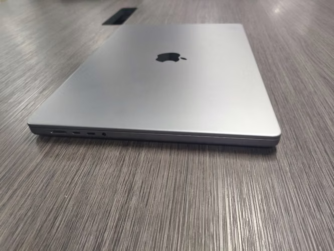 MacBook Pro 16” M2 Pro — 32 GB RAM / 1 TB SSD - Imagen 2