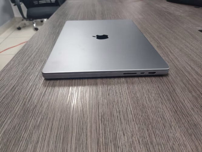 MacBook Pro 16” M2 Pro — 32 GB RAM / 1 TB SSD - Imagen 3