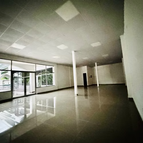 ALBROOK - Locales comerciales en PLANTA ALTA