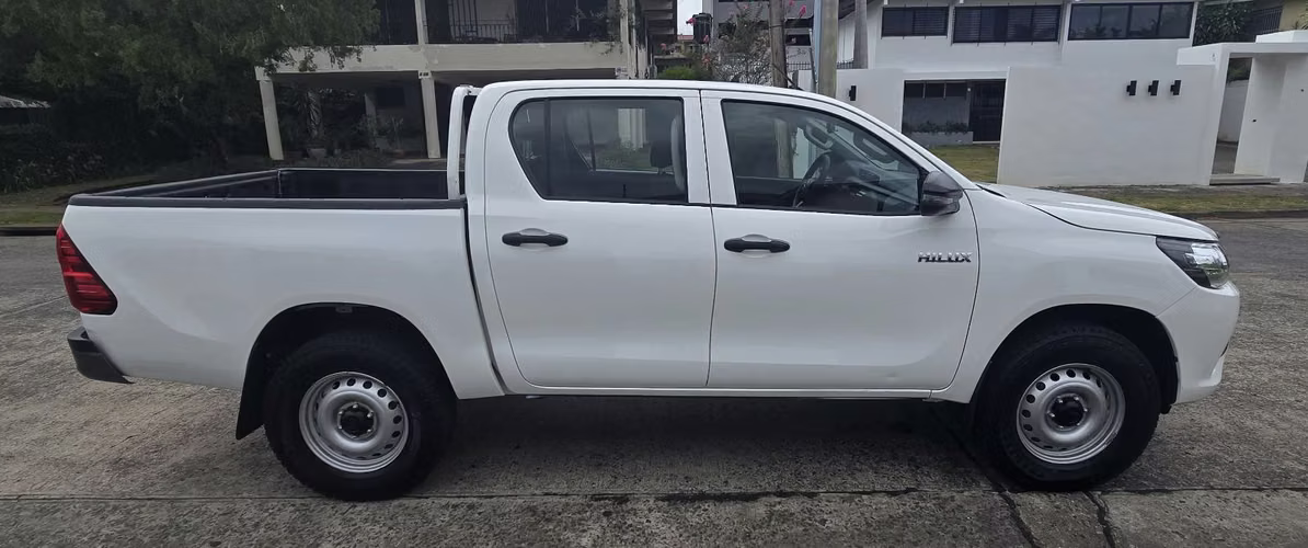 HILUX 2023 4X4   EN 23,595 al CRÉDITO o al contado... - Imagen 5