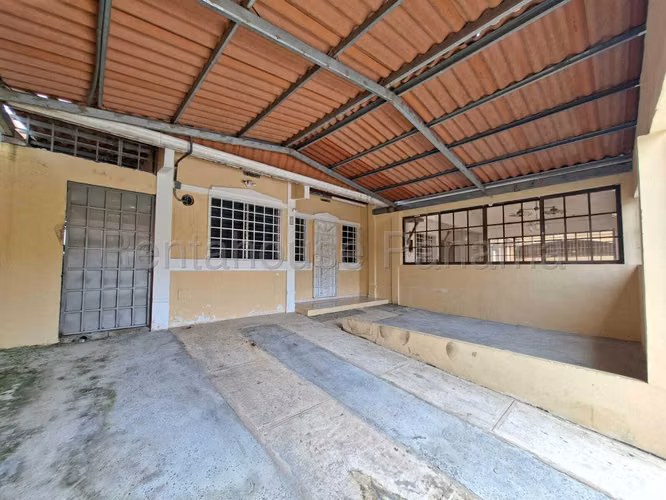 Se Alquila Casa en Tocumen DPA27-1429