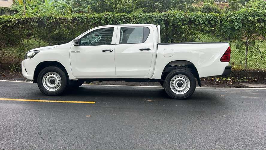 VENDO TOYOTA HI-LUX / 2024 / MANUAL / EN EXCELENTE CONDICIONES DE MECANICA Y PINTURA / NEGOCIABLE - Imagen 5