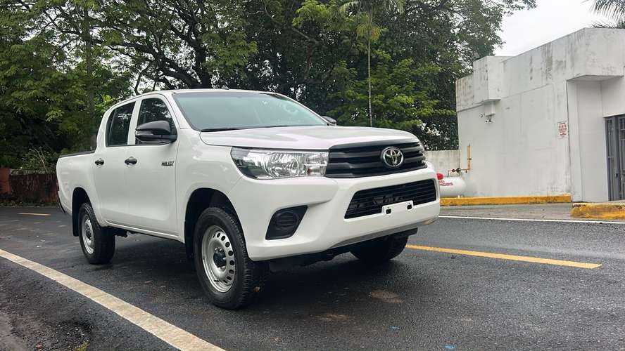 VENDO TOYOTA HI-LUX / 2024 / MANUAL / EN EXCELENTE CONDICIONES DE MECANICA Y PINTURA / NEGOCIABLE - Imagen 2